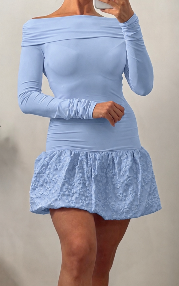 VESTIDO CELESTE FLORES BORDADAS