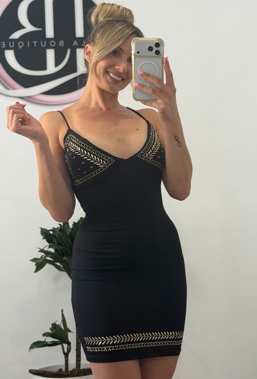 VESTIDO CORTO OSCURO