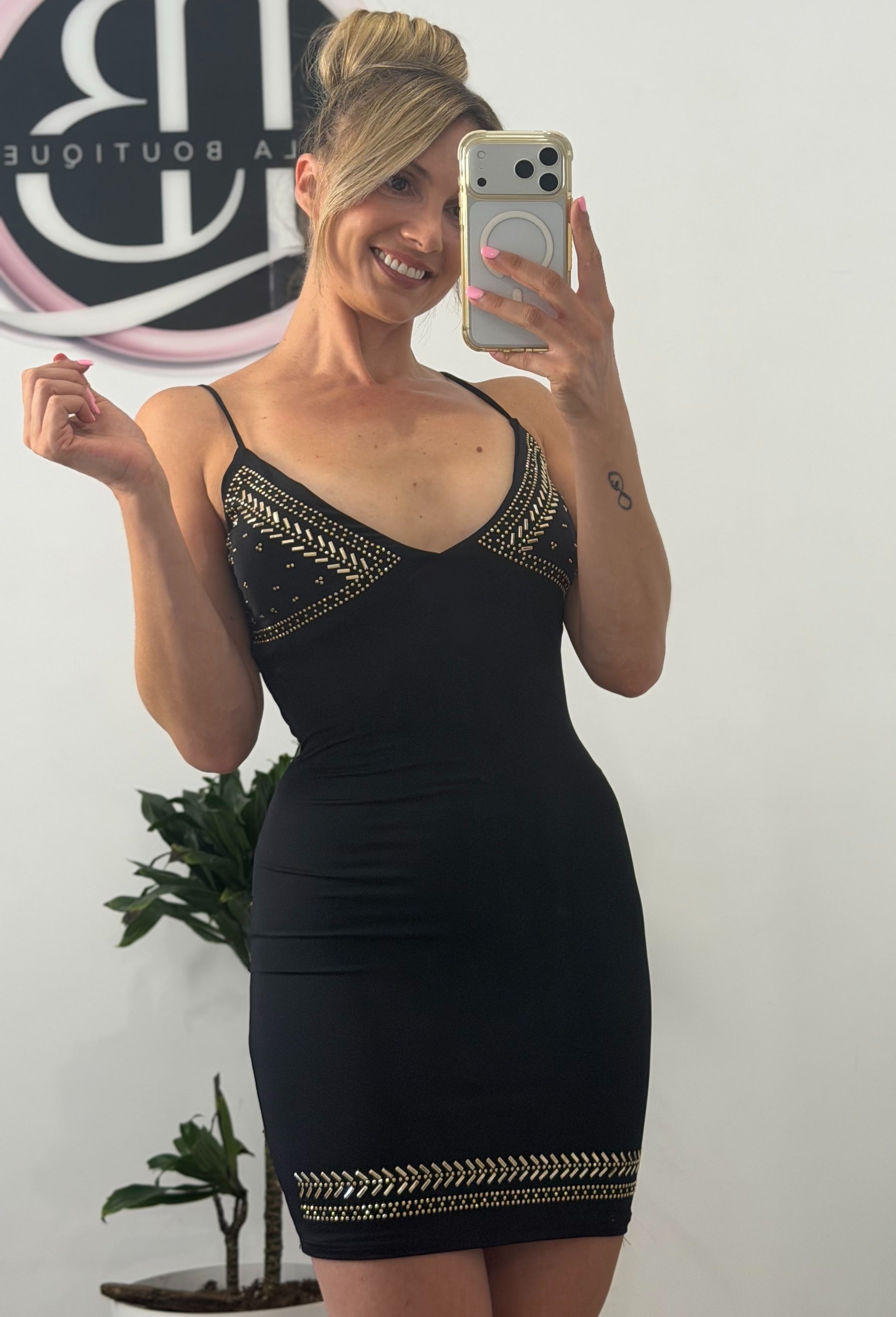 VESTIDO CORTO OSCURO