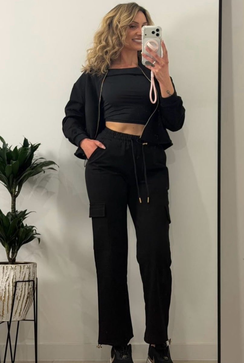 CONJUNTO DEPORTIVO, PANTALÓN RECTO OSCURO