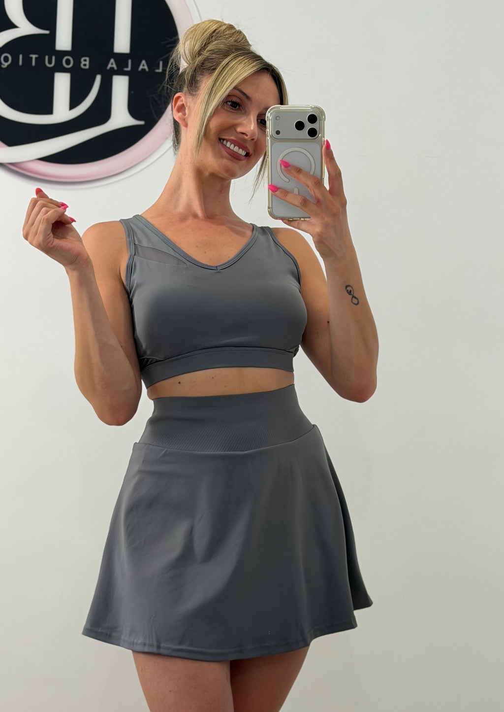 CONJUNTO DEPORTIVO FALDA-PANTALÓN GRIS