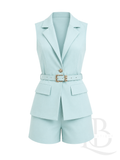 TRAJE CELESTE CHALECO Y PANTALÓN CORTO
