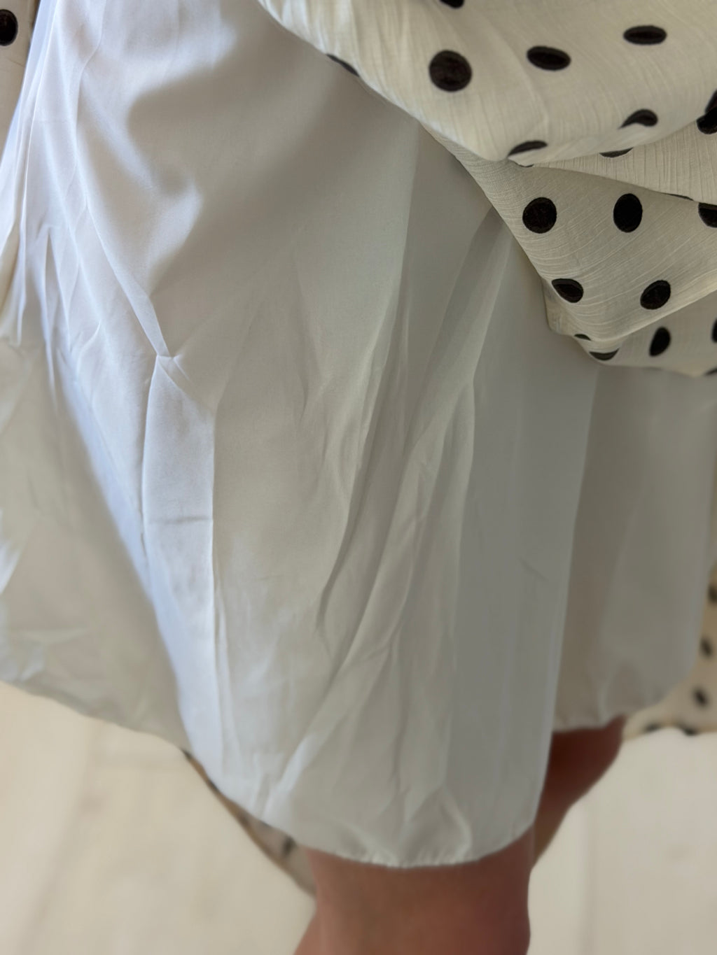 VESTIDO BEIGE CON LUNARES MARRONES