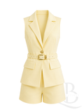 TRAJE AMARILLO CHALECO Y PANTALÓN CORTO