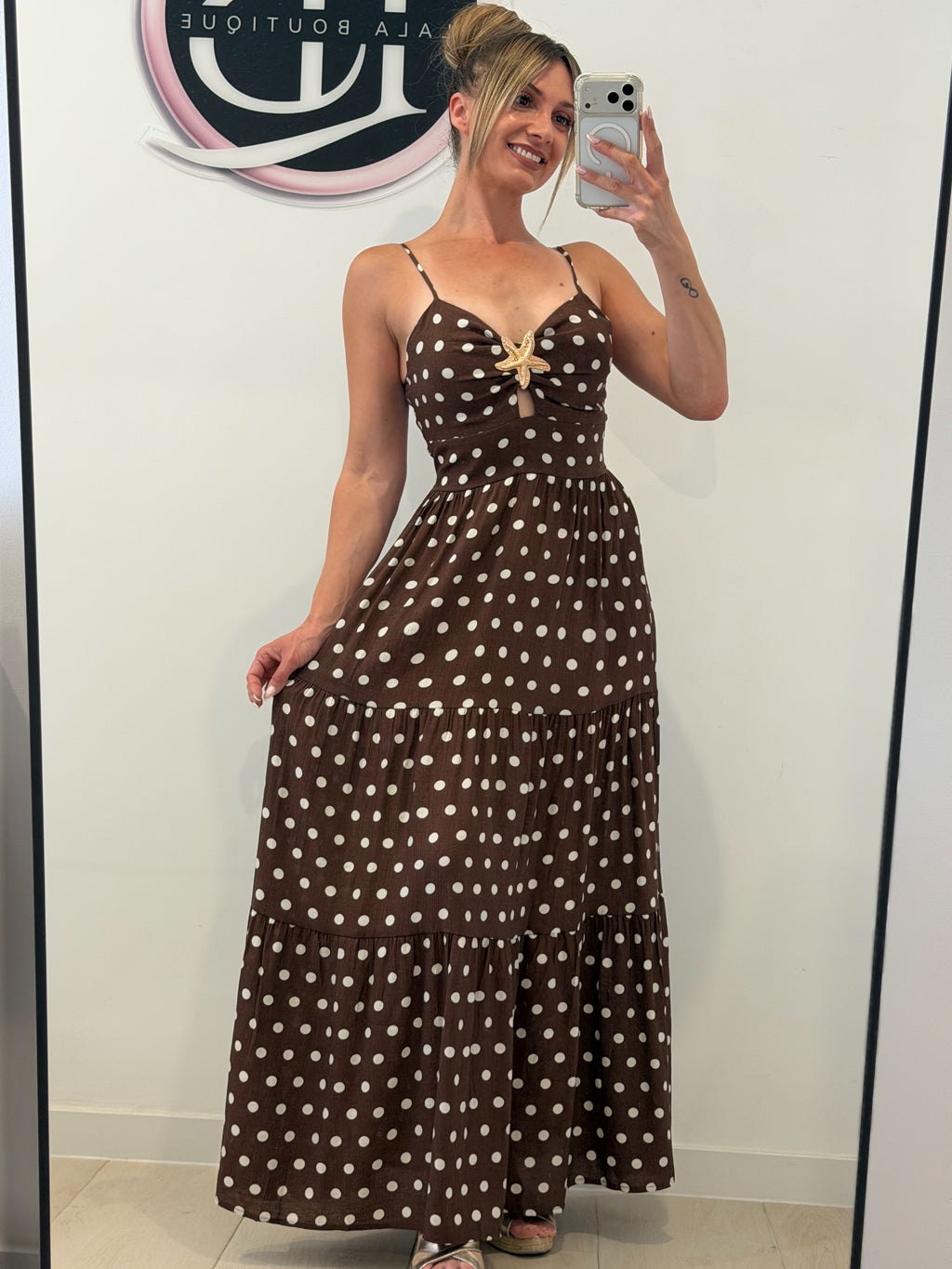 VESTIDO MARRÓN CON LUNARES BLANCOS