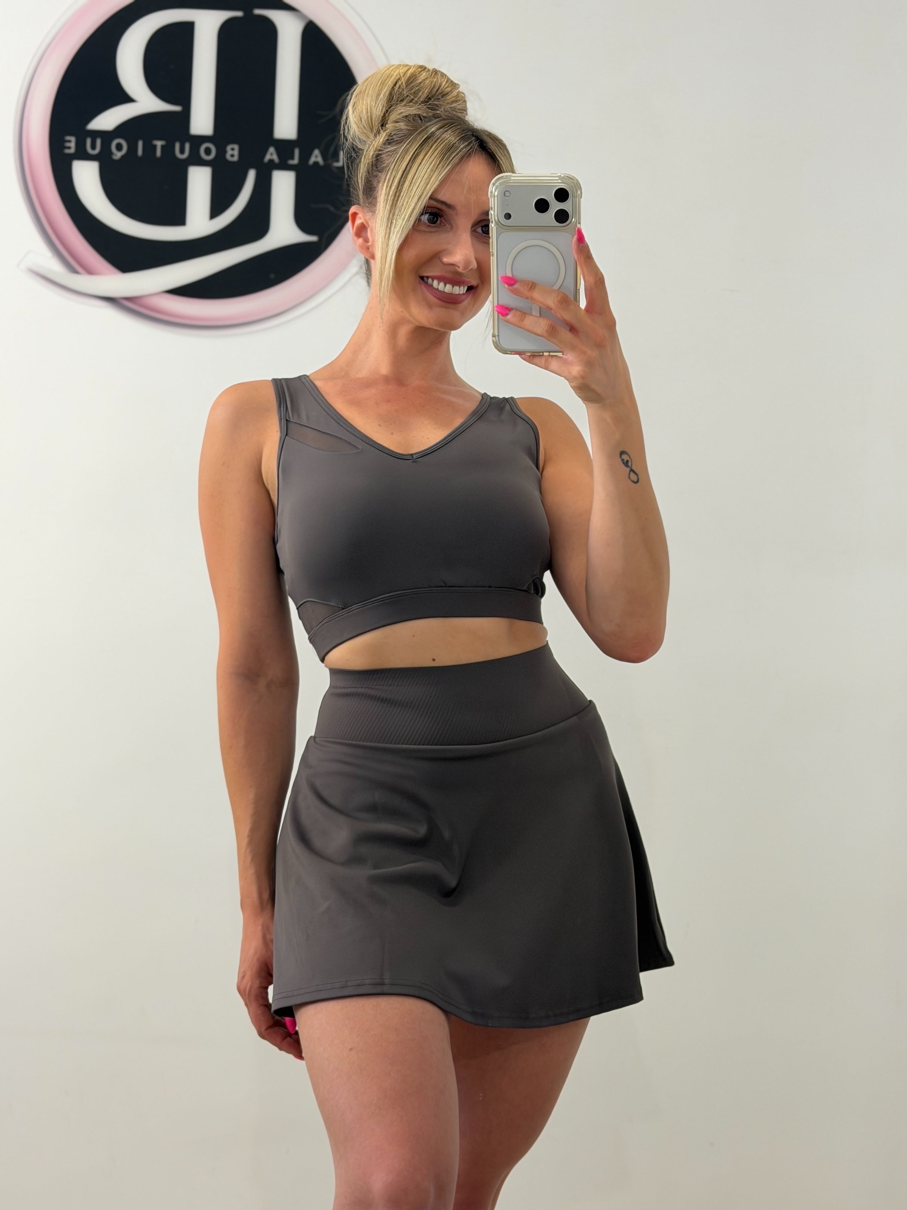 CONJUNTO DEPORTIVO FALDA-PANTALÓN MARRÓN