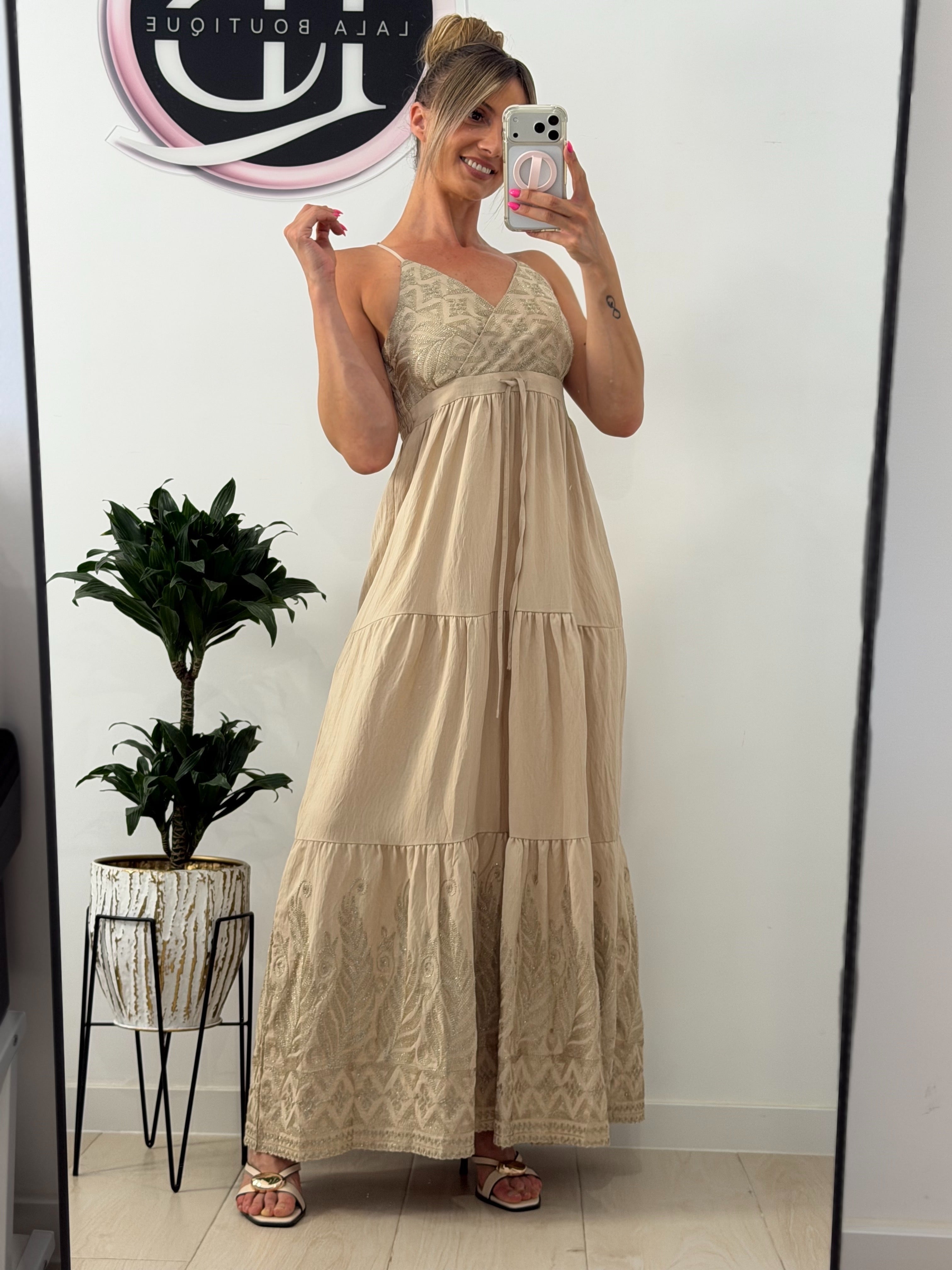 VESTIDO FLUIDO TOSTADO CON DETALLES DORADOS
