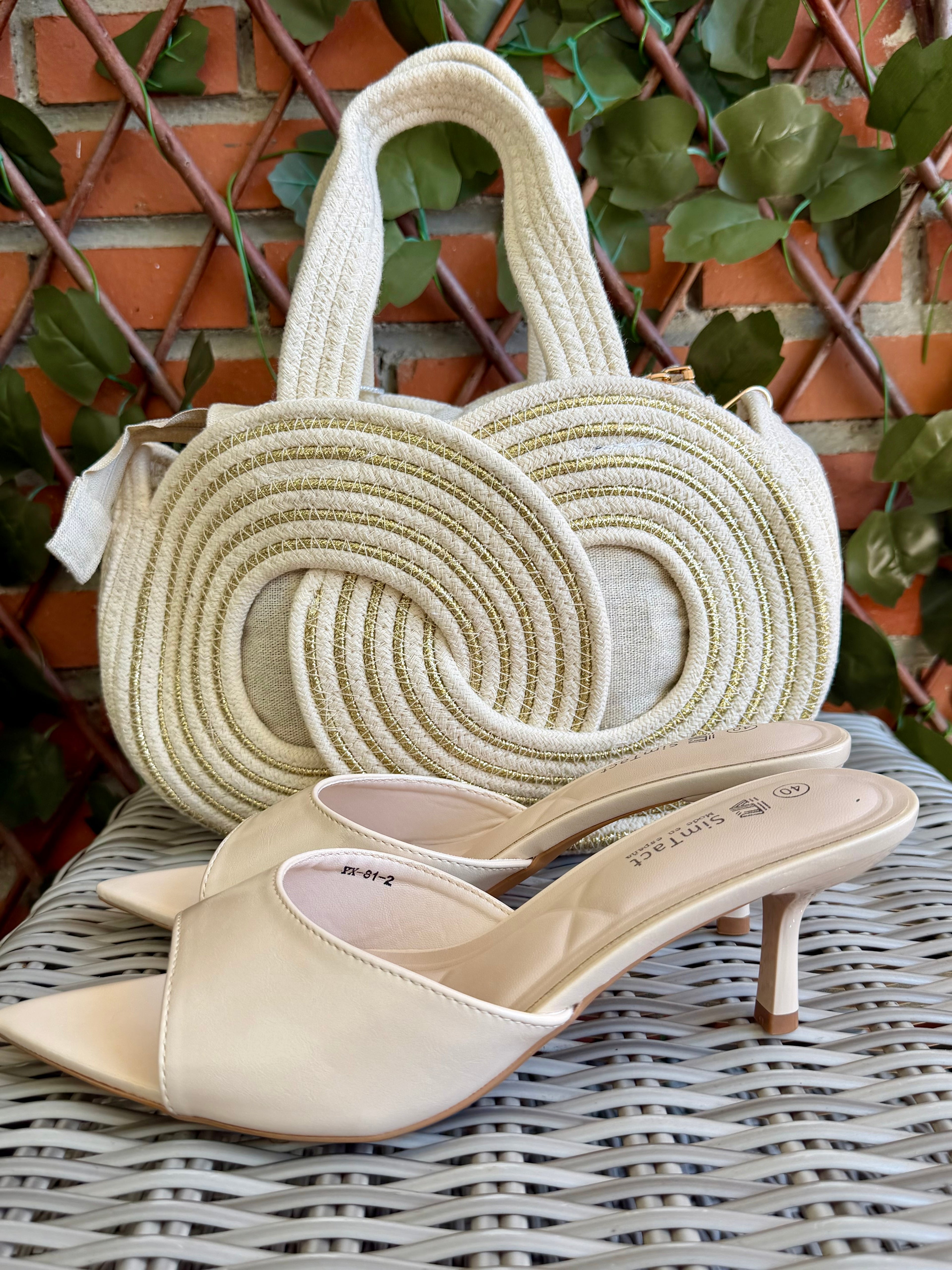 SANDALIA CREMA TACÓN BAJO