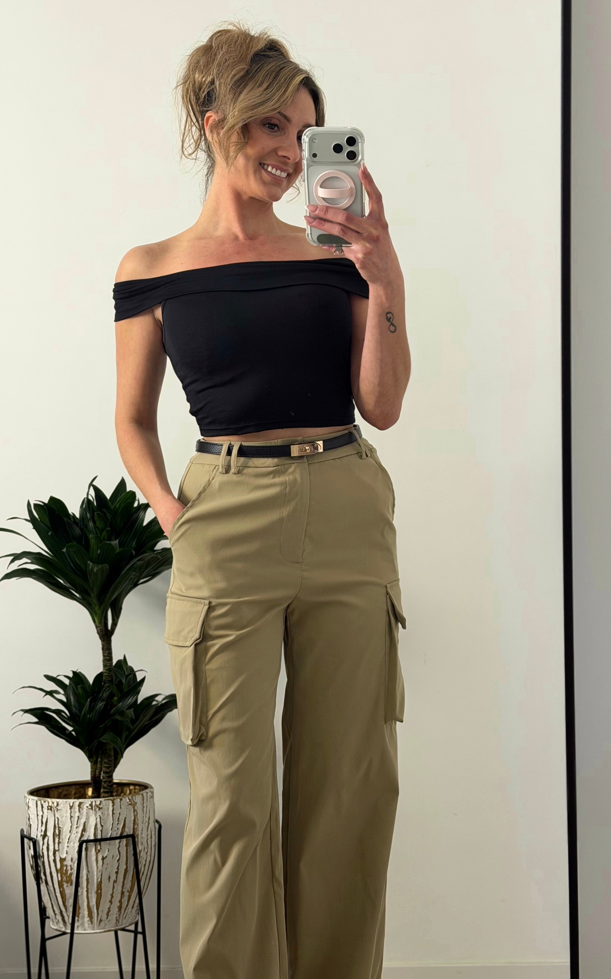 CROP TOP ESCOTE BARCO, OSCURO
