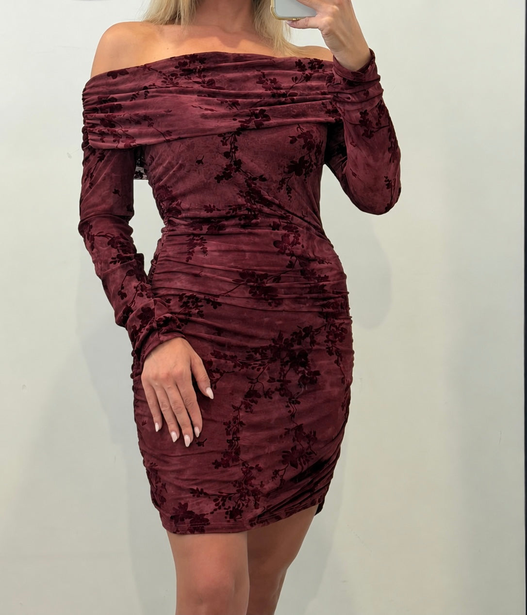 VESTIDO TUL BORDADO BURDEOS