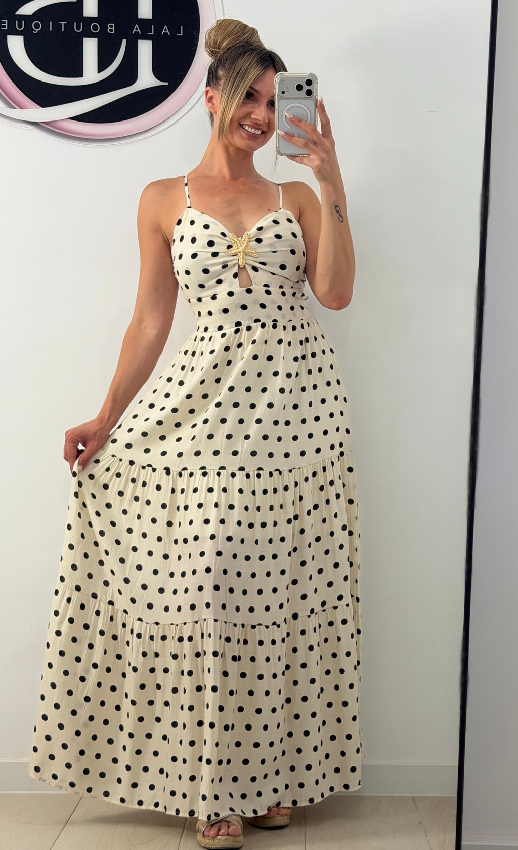 VESTIDO BEIGE CON LUNARES OSCUROS