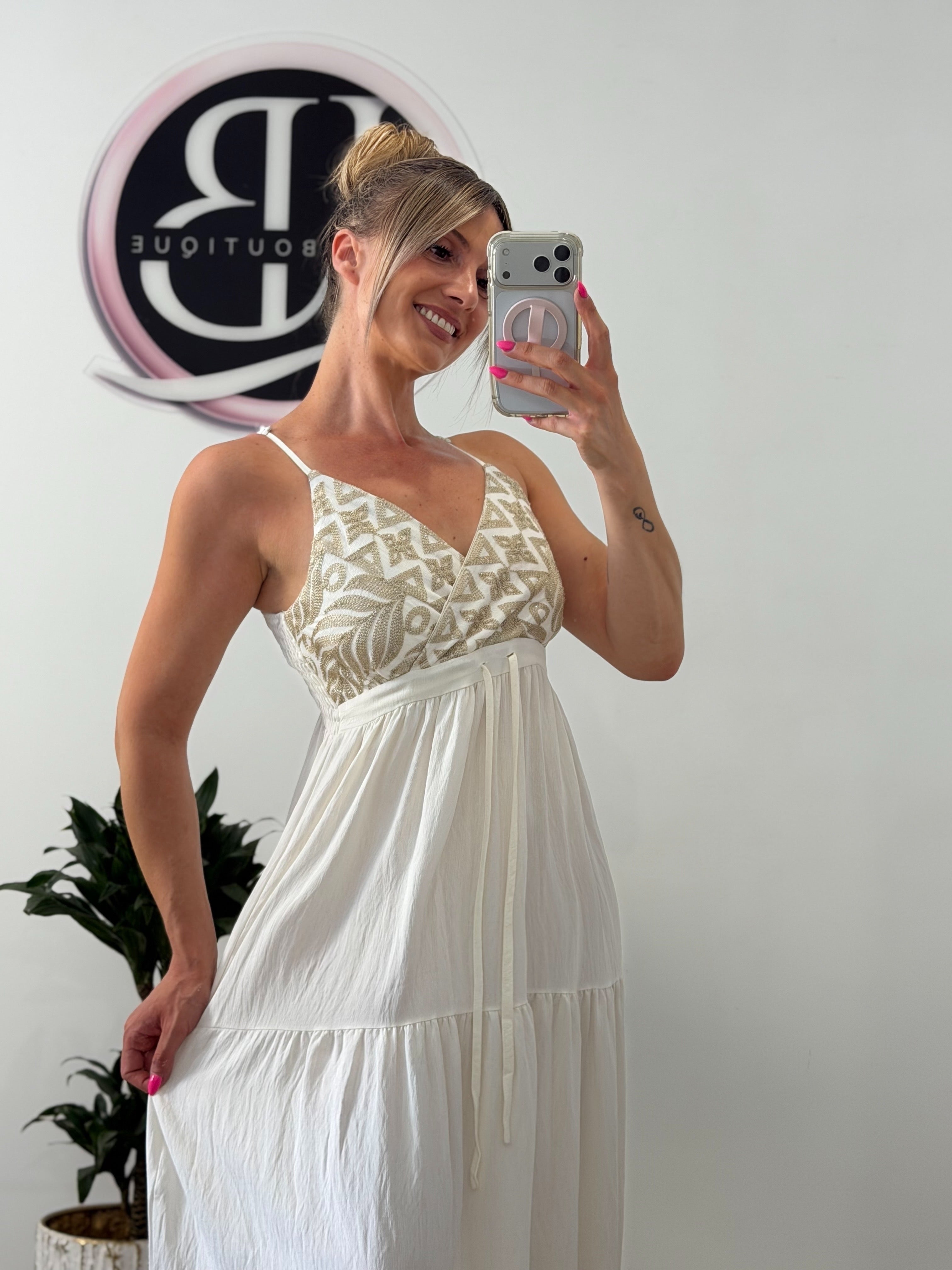 VESTIDO FLUIDO BLANCO CON DETALLES DORADOS